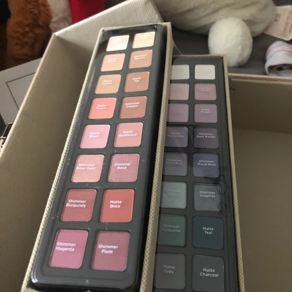 Makeup - Picture 2 of 5